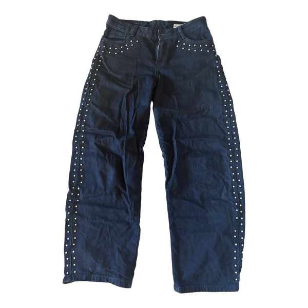 Mørkeblå jeans med nitter