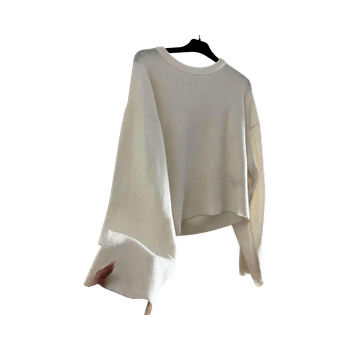 Valkoinen, pehmeä neulepaita