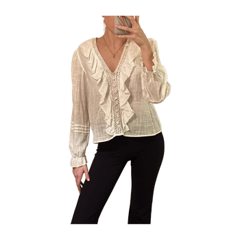 Pretty shirt with ruffles