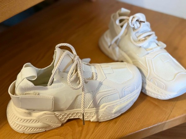 White chunky sneakers