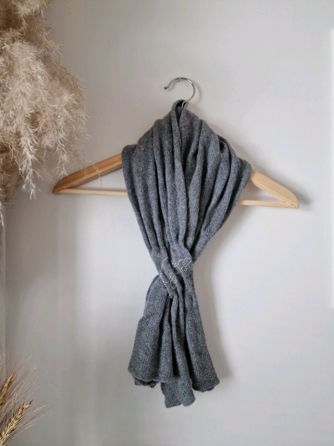 Guess scarf