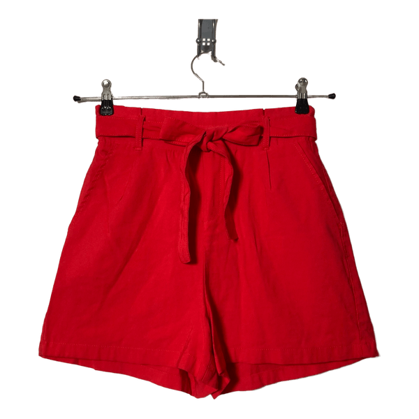 Punaiset shortsit