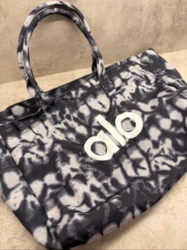Alo tie-dye tote bag