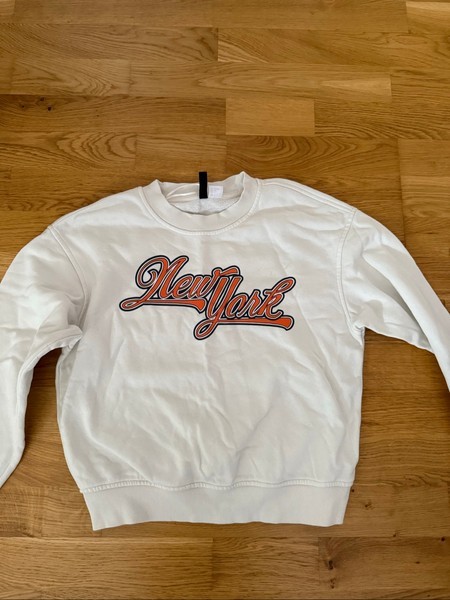 White New York sweatshirt