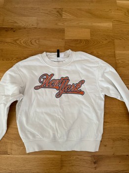 White New York sweatshirt