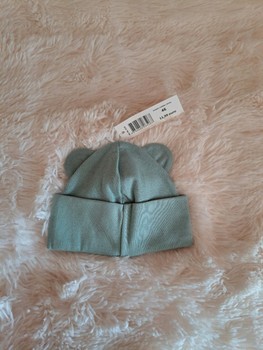 Green ribbed baby hat
