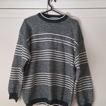 Raidallinen vintage neule