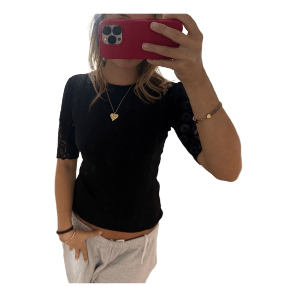 Sort t-shirt med blonder