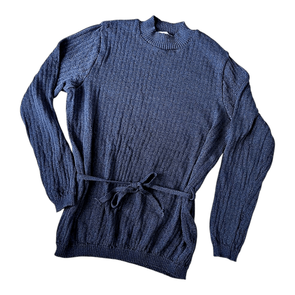 Sininen vintage neulepaita vyöllä