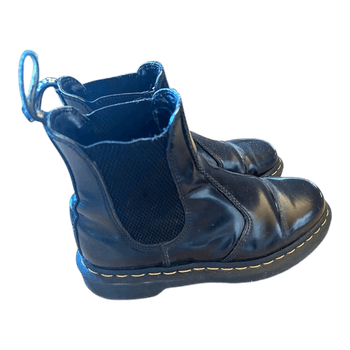 Mustat Dr Martens nilkkurit