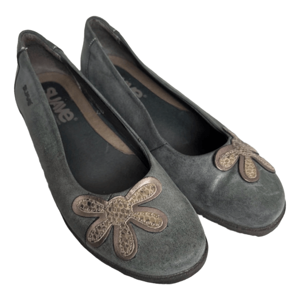 Suave grey flats