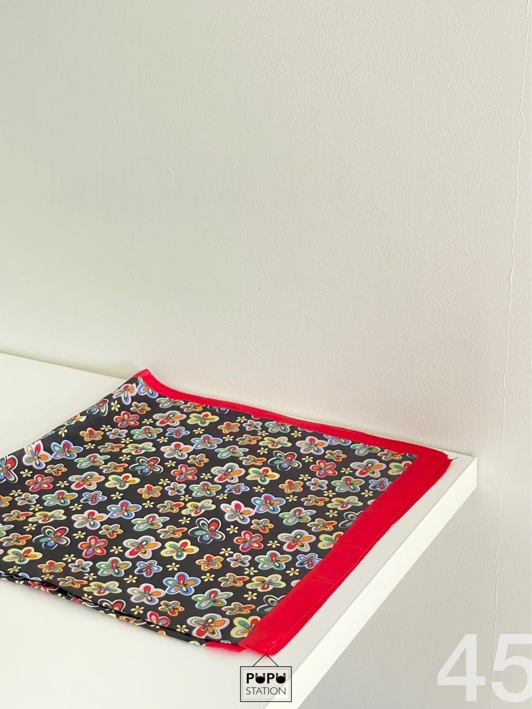 Pupu station scarf