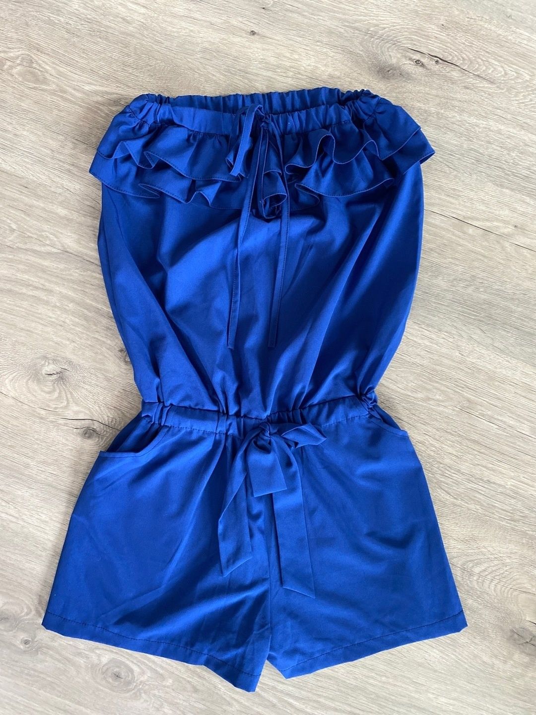 Sininen shortsipuku