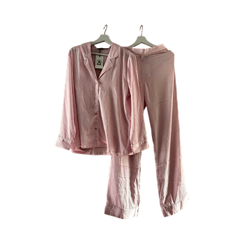 Vaaleanpunaiset pyjamahousut ja pusero