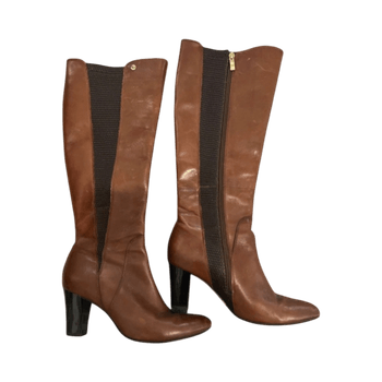 Ruskeat nahkaiset saappaat