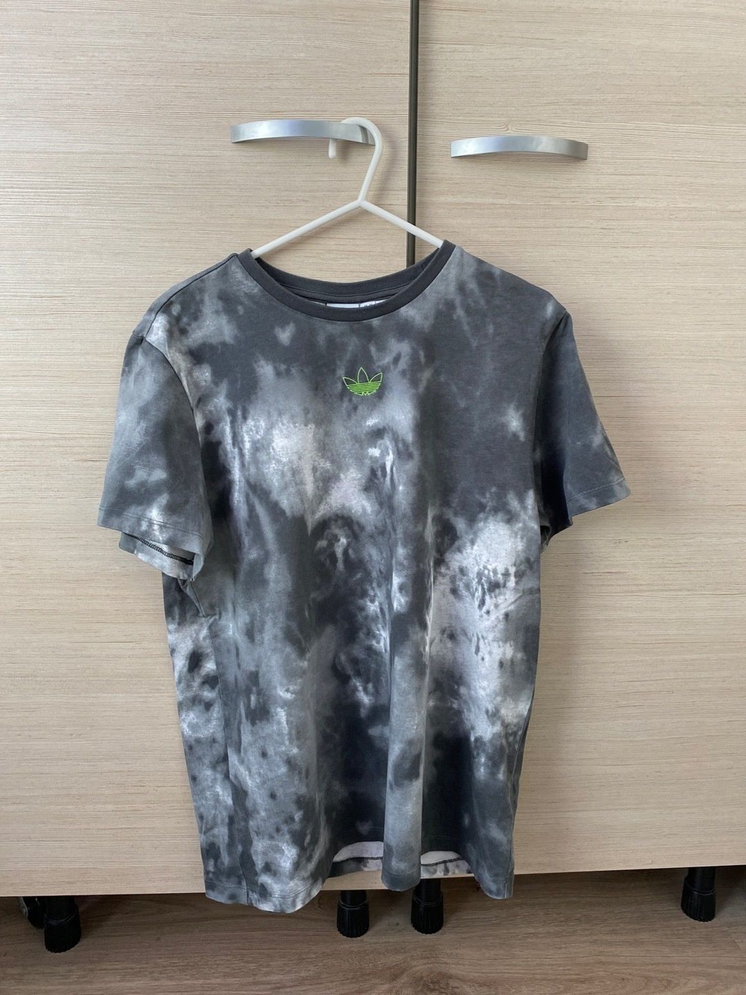 Adidas top