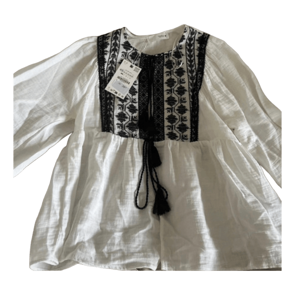 Hvid broderet bluse