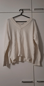 White V-neck jumper