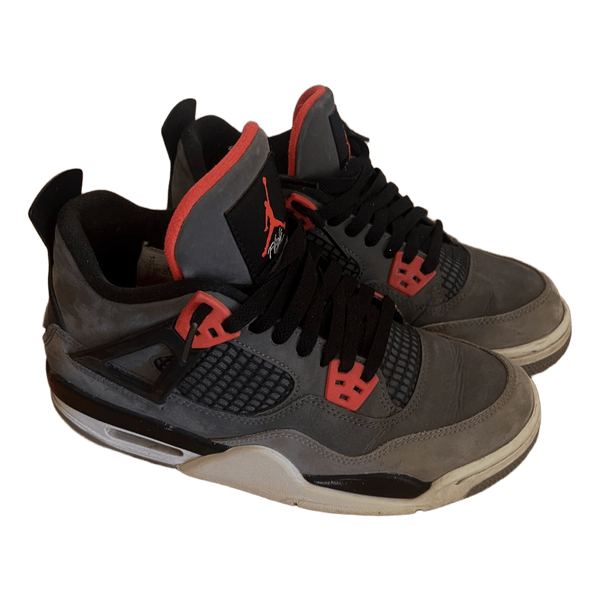 Jordan 4 Retro sneakers