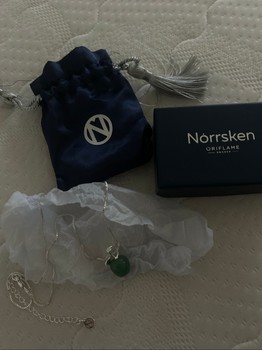 Oriflame apple necklace