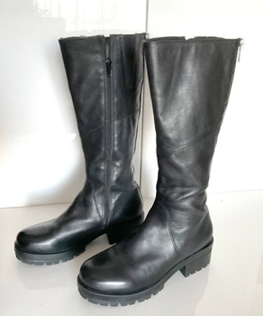 Vagabond 40 tall boots with zippers winter platform.