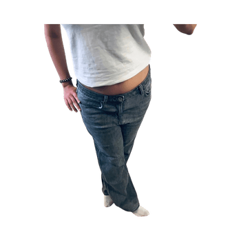 Vaaleanharmaat leveälahkeiset farkut