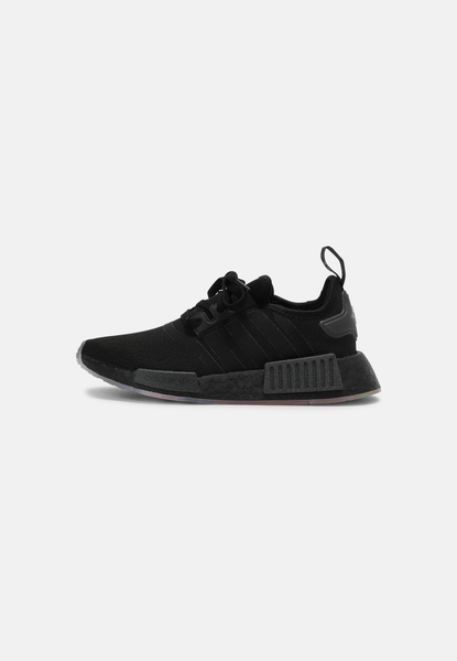 Low top sneakers