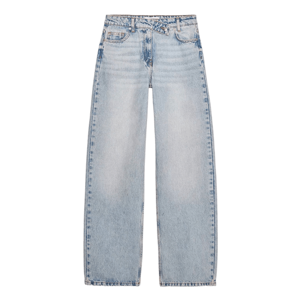 Lyseblå jeans med asymmetrisk talje