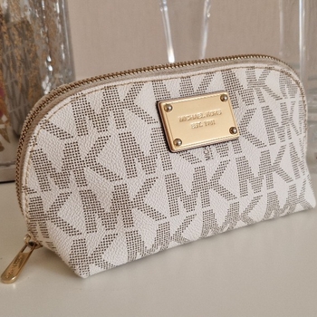 MIchael Kors meikkipussi