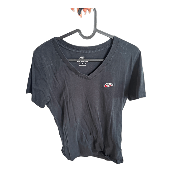 Black Nike v-neck t-shirt