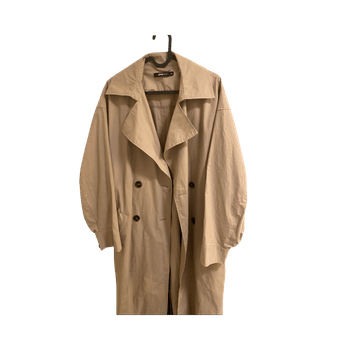 beige pitkä trenssitakki