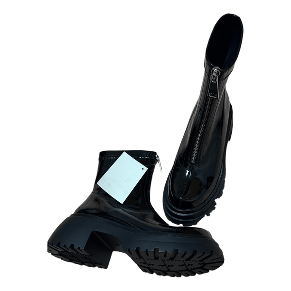 Black  boots