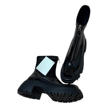 Black  boots