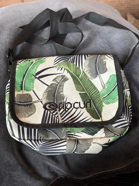 Rip Curl leaf shoulder bag