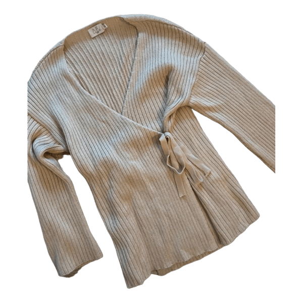 Beige stickad omlottkofta