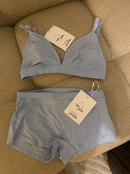 light blue triangle bralette ja minishortsit setti