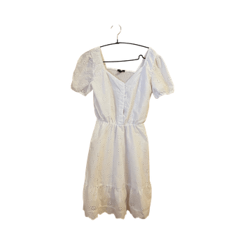 Valkoinen pitsimekko