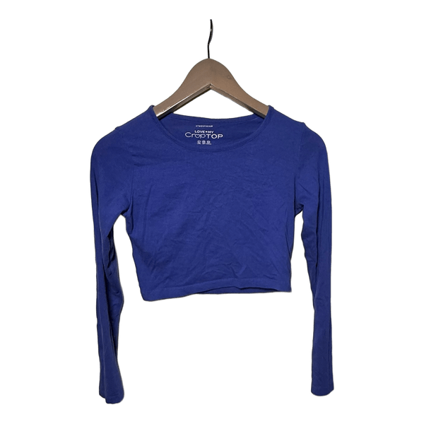 Blue long-sleeved crop top