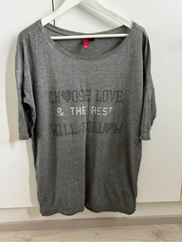 Grey graphic t-shirt