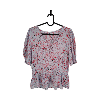 Vaaleansininen kukkapusero