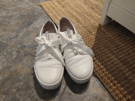 Valkoiset casual tennarit