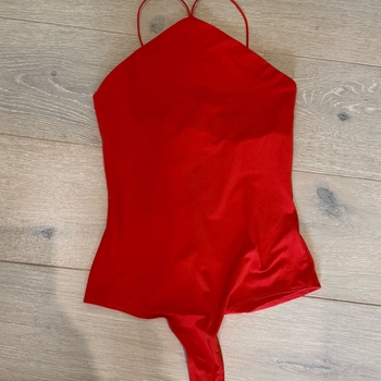 H&M punainen halterneck-body