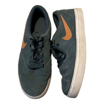 Vihreät Nike tennarit