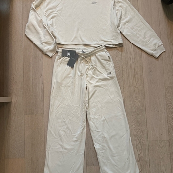 New balance Coastal Fleece pants and crew