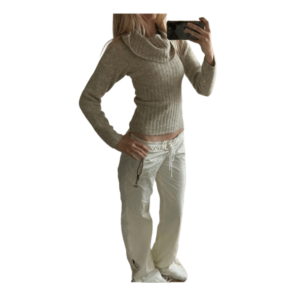 Beige striktrøje med rullekrave