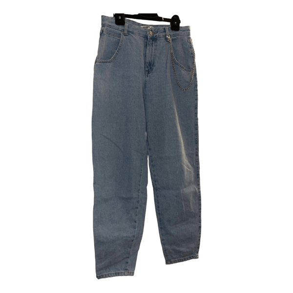 Light blue jeans with chain