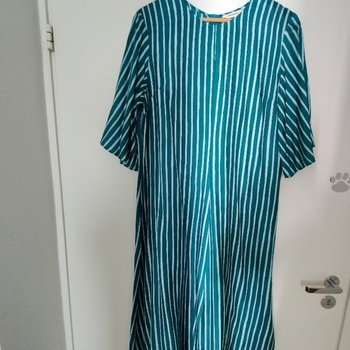 raidallinen mekko