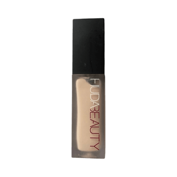 Huda beauty concealer 