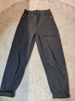 Mustat mom jeans