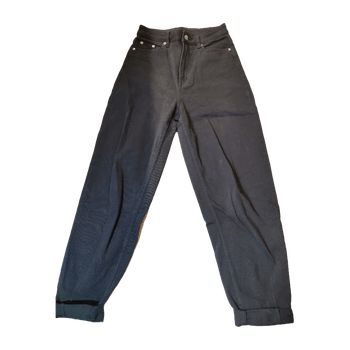 Mustat mom jeans